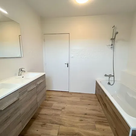 Maison Renovee 4 Chambres, Spacieuse Pour 8 Personnes Sibiril