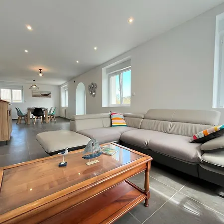Prázdninový dům Maison Renovee 4 Chambres, Spacieuse Pour 8 Personnes Sibiril